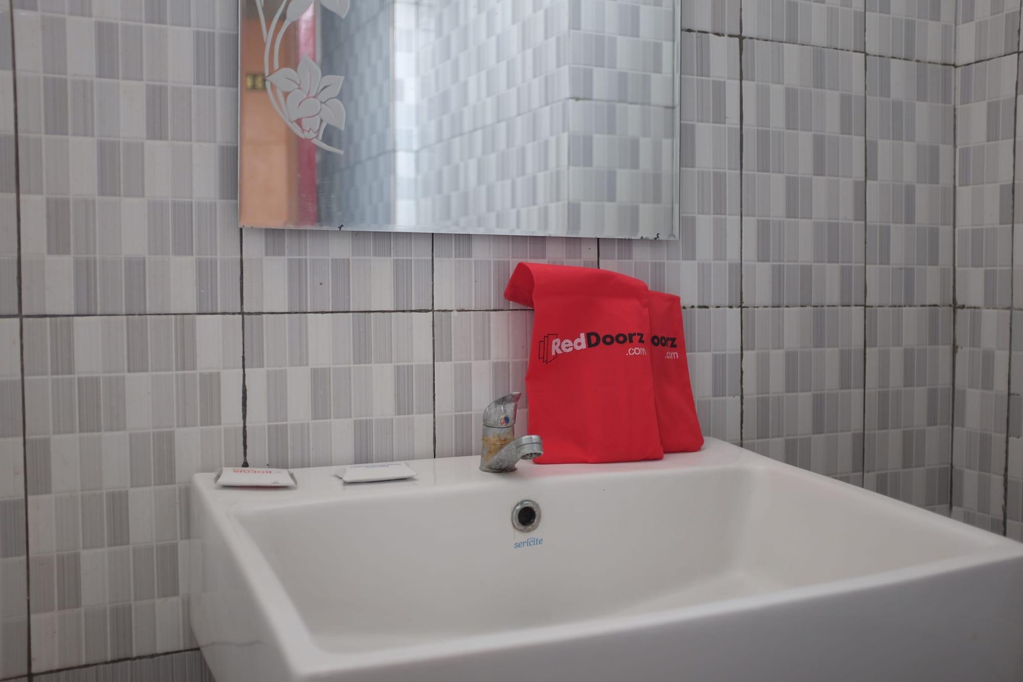 Reddoorz Plus Near Senen Jakarta Eksteriør bilde